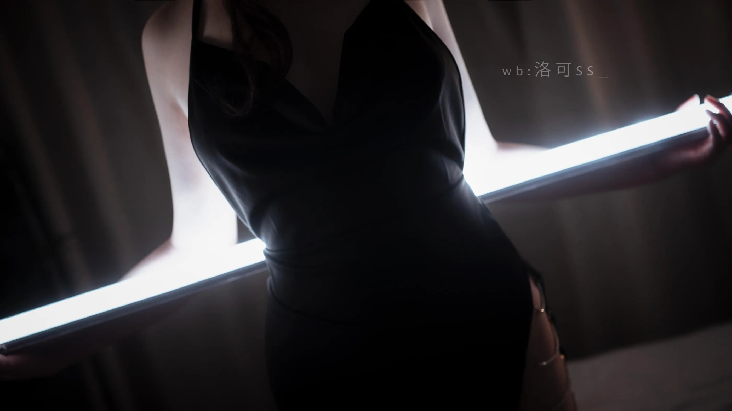 洛可ss – NO.03 光效黑吊带 [30P]插图8